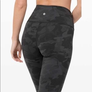 Lululemon Camo Wunder Under Size 6